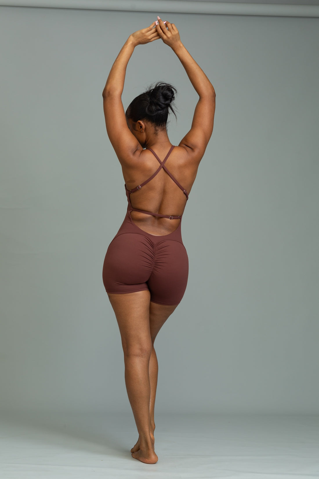 Grounded cross-back strappy romper (choco)